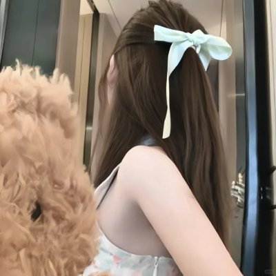 她来自胡志明市